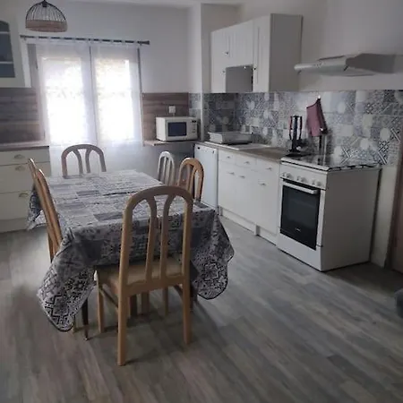 4 Pers A Nyaraló Rouze